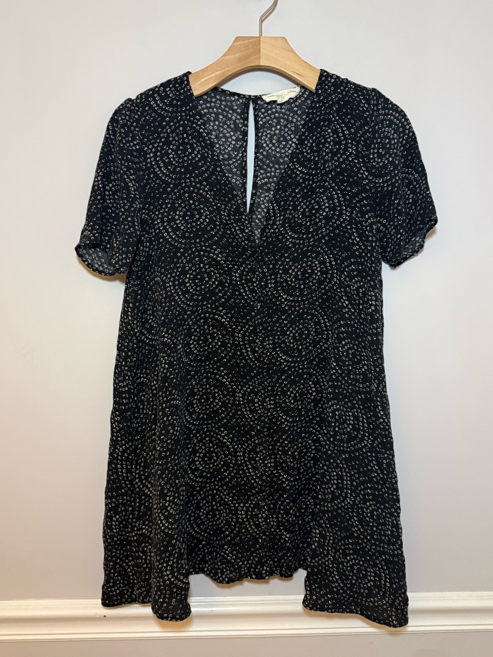 Staring At Stars Black and white button down short sleeve mini dress. XS